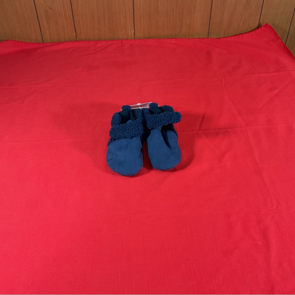 💜 New baby blue slippers size 3-6m by Carter’s